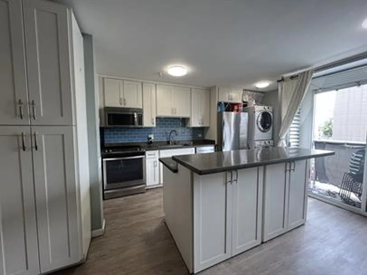 Building Photo - 1226 Alexander St #506
