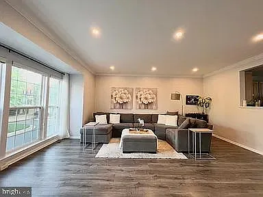 3 bed, 2.5 bath, 1608 sqft, $3,500 — Photo 2