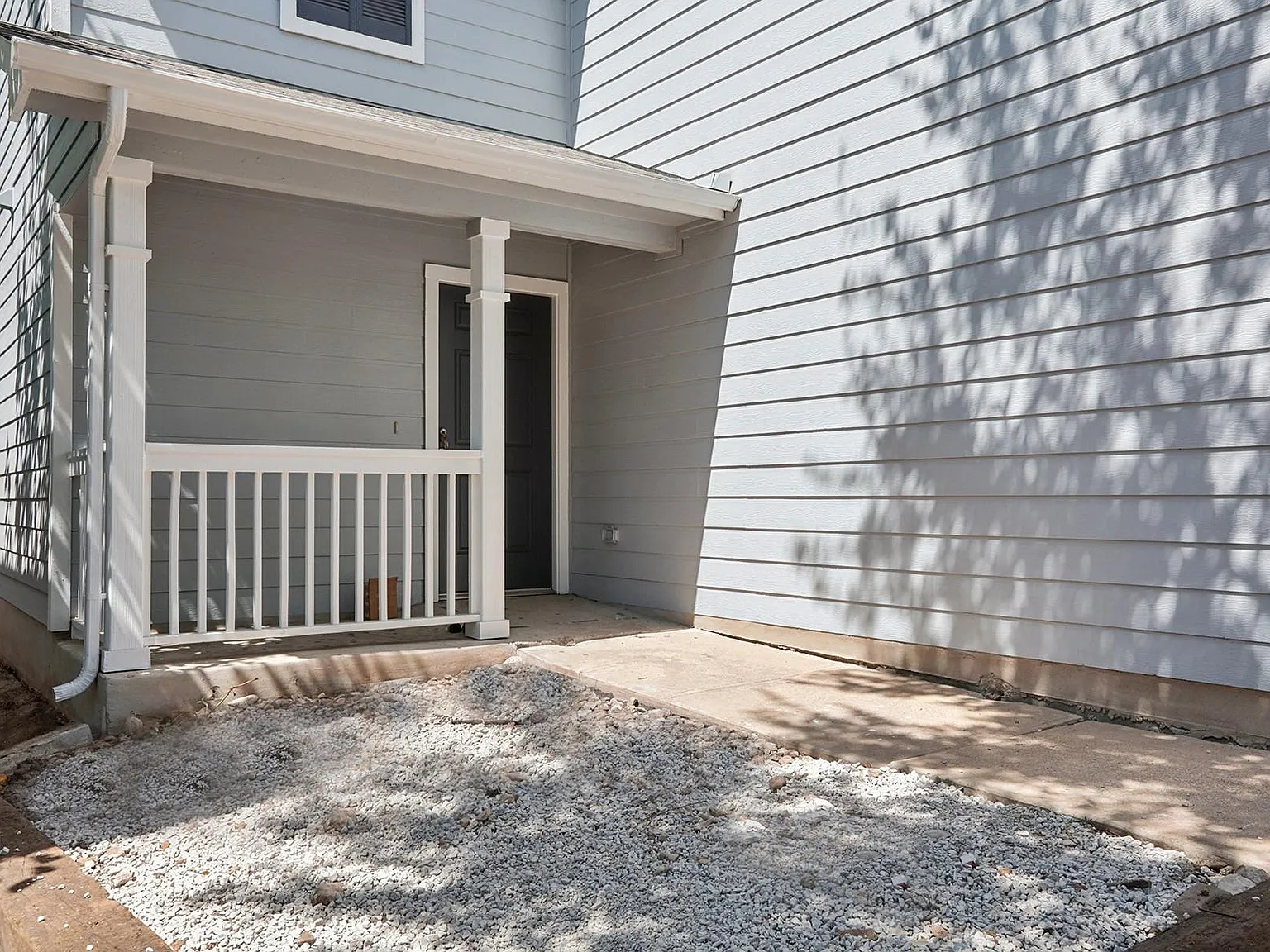 3 bed, 2.5 bath, 1699 sqft, $2,100 — Photo 2