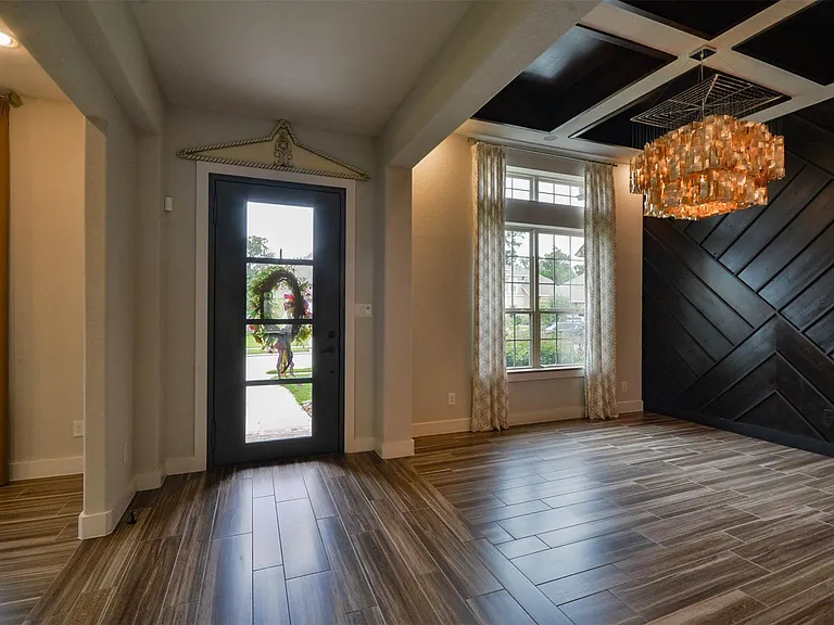 5911 Vineyard Creek Ln — Photo 3