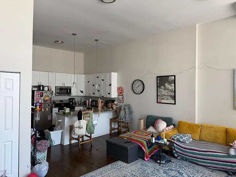 1447 W 17th St — Photo 3