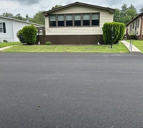 2nd image of 526 Ramblewood Ln