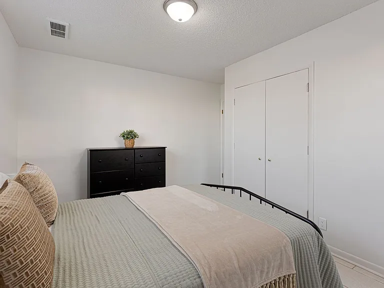 4821 Nicholas St — Photo 12