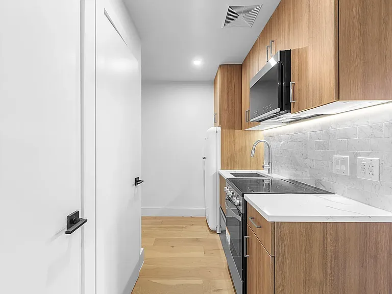 236 W 15th St #23 — Photo 3