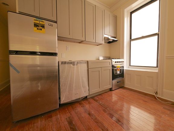 5th image of 246 E 51st St Frnt 2