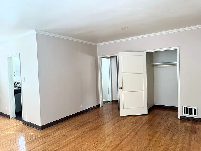 5835 Saturn St — Photo 3