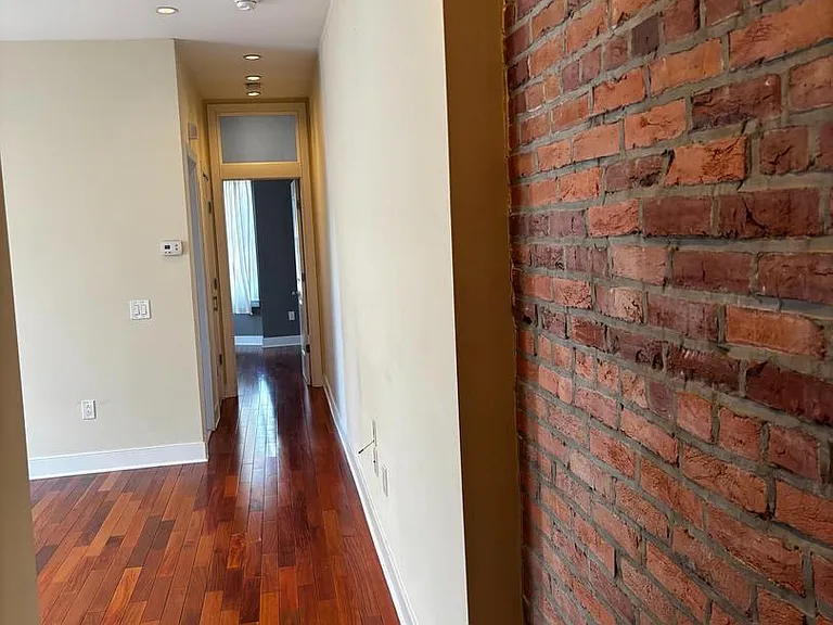 2031 Pine St #302 — Photo 5