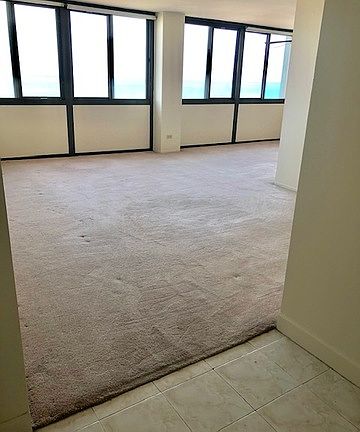 4th image of 4800 S Lake Park Ave APT 1903