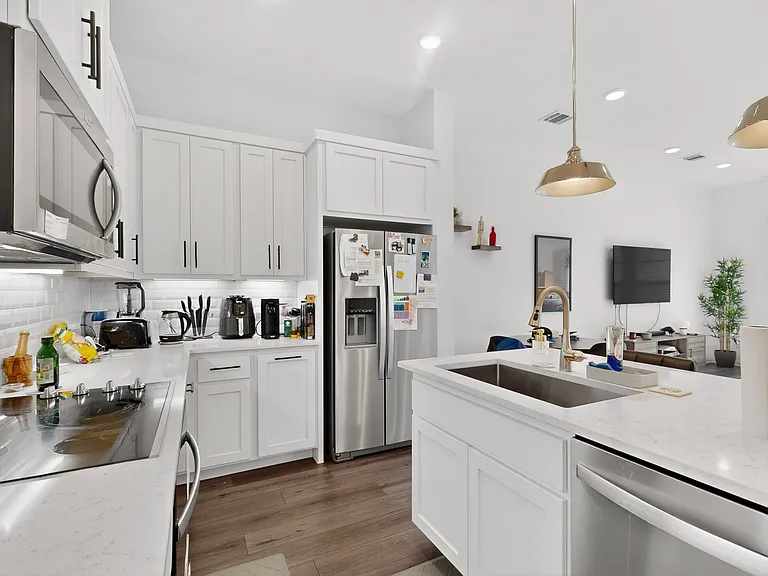 7546 Edgeware Rd — Photo 10