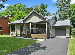 580 Thessaly Cir, Ottawa, ON K1H5W5
