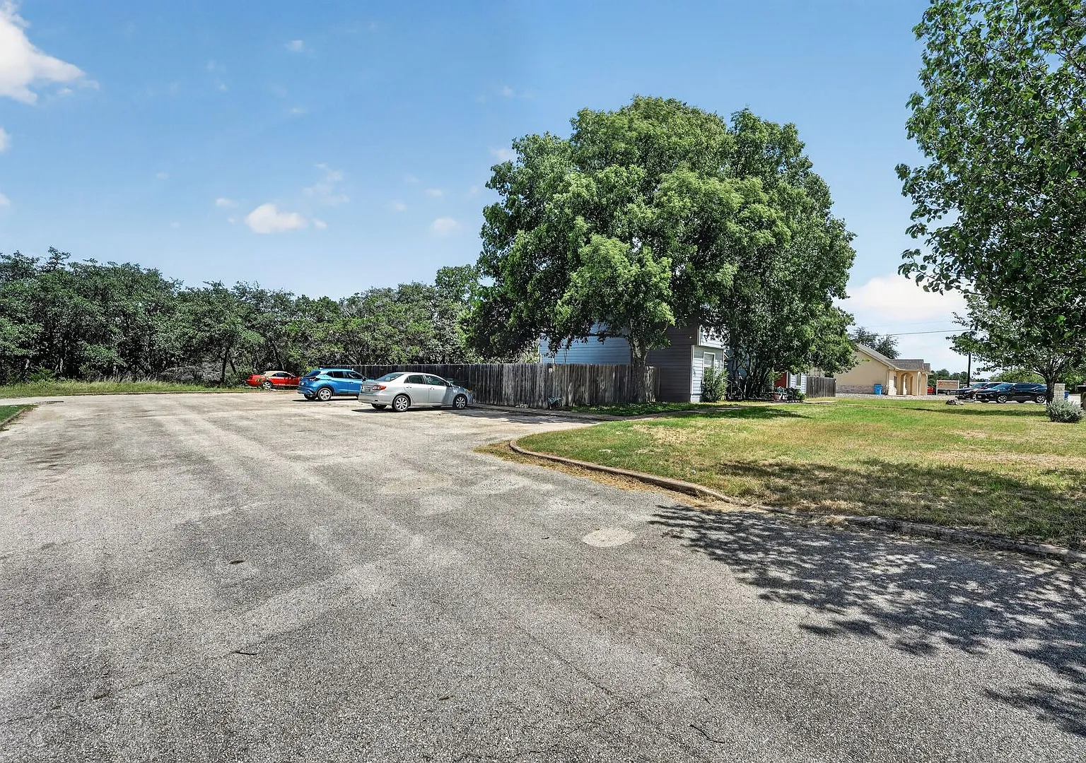 Spacious 4-Bedroom Home with Brand-New Flooring + 2 Weeks FREE in Lago Vista! — Photo 3