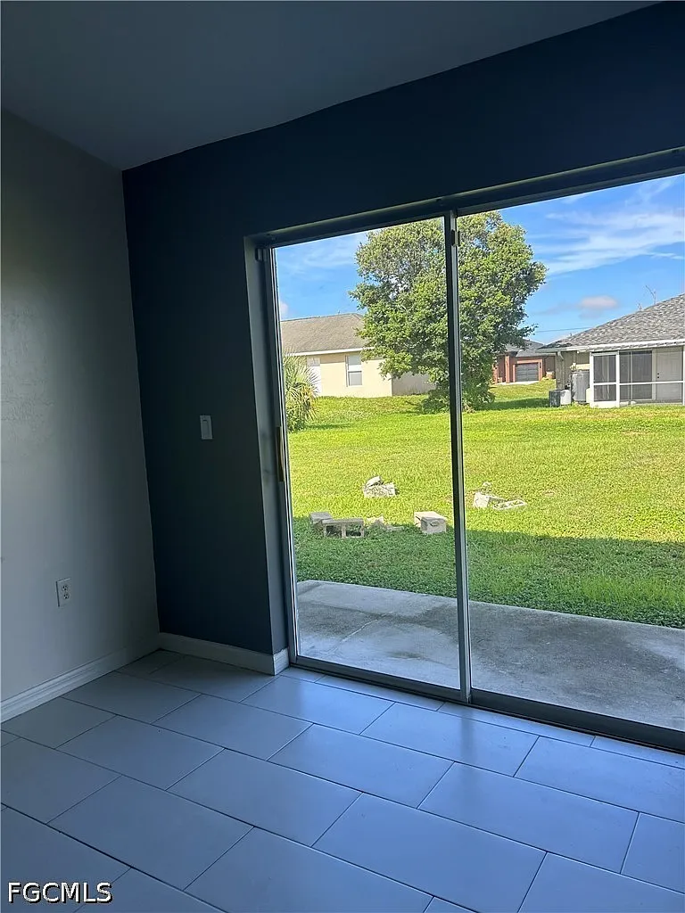 2 bed, 2.0 bath, 1220 sqft, $1,425 — Photo 3