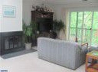 25 Willow Ct, Hamilton, NJ 08619