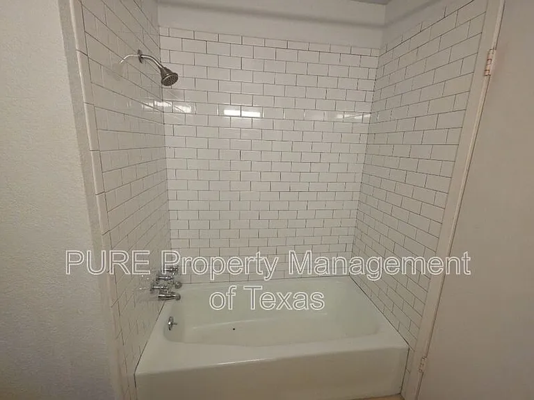 3000 Lakeside Dr — Photo 44