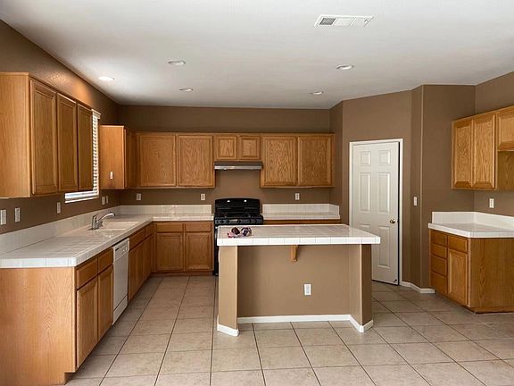 3rd image of 7740 Alderwood Ave #1