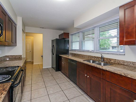 5th image of 2837 Indianwood Dr