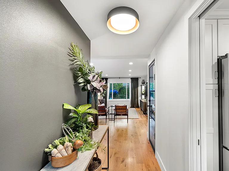 843 Bernard Dr — Photo 4