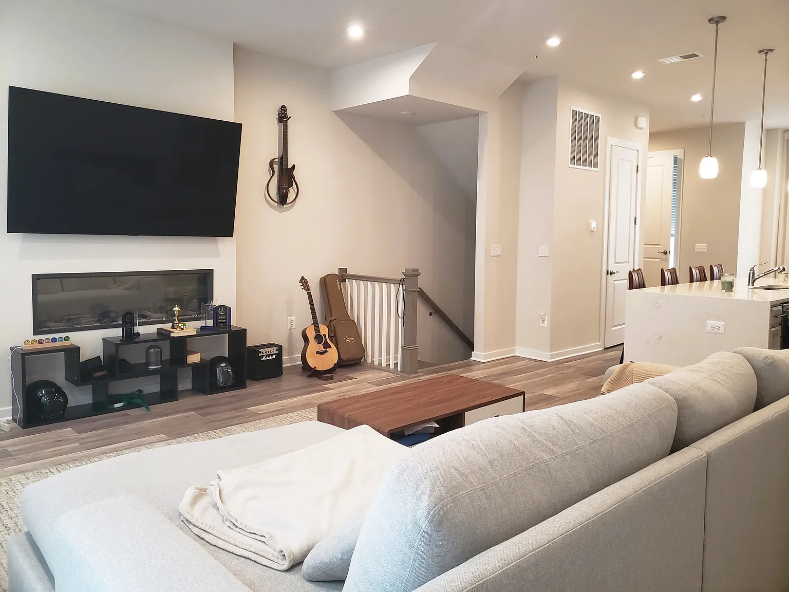 Gorgeous 3BR TH for Rent! — Photo 3