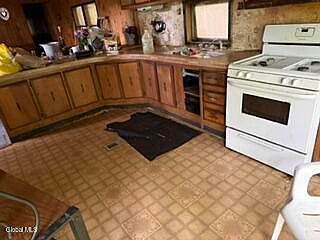 4th image of 65 Hawk Road
