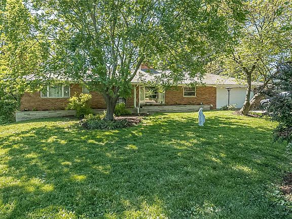 2nd image of 20 Grand Circle Dr