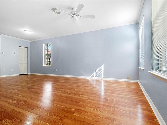 4th image of 732 Centervale Dr #732