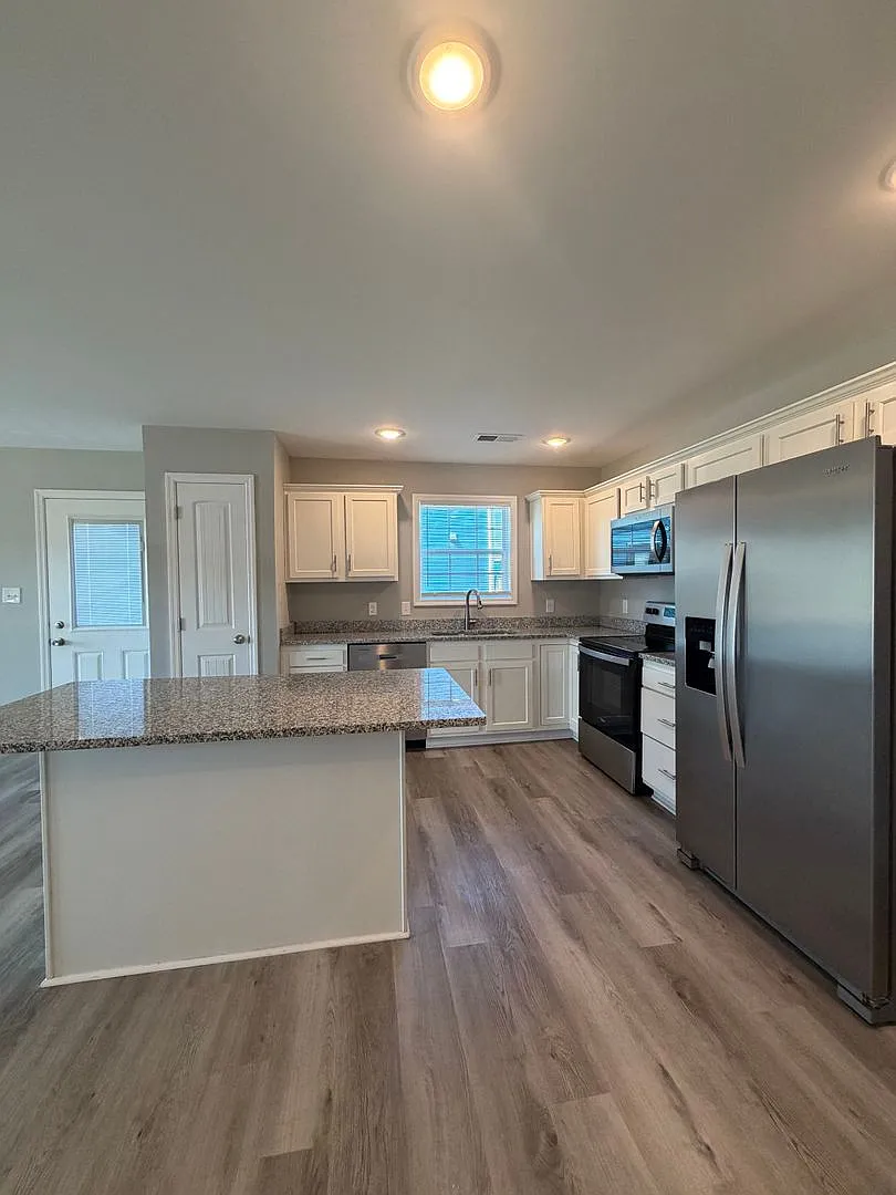 Spacious 3-Bed Home Coming Soon Minutes from I-75 & Shopping! — Photo 4