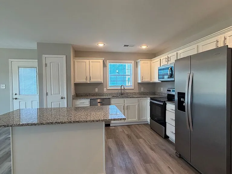 2011 Dolly Dr — Photo 4