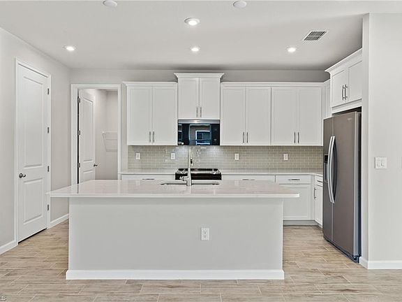 4th image of 10297 Bonavie Cove DR
