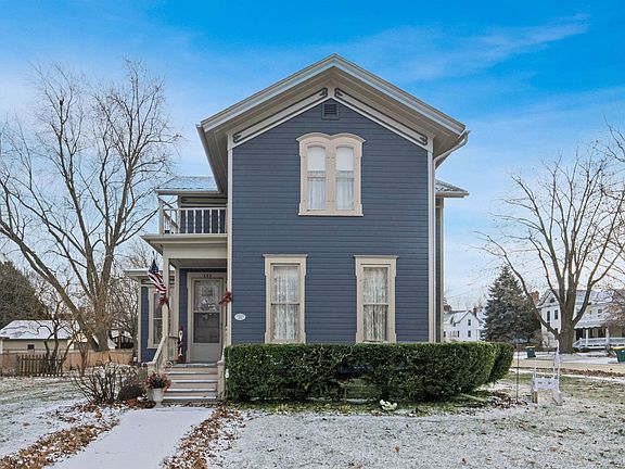 2nd image of 121 Watertown St