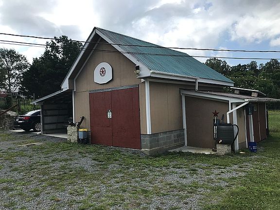 Garage & attached car port