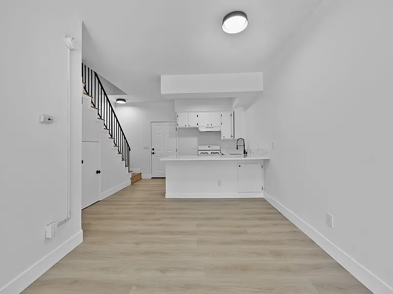 6606 Hazeltine Ave #108A — Photo 4