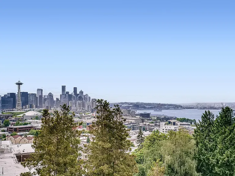 Skyline House — Photo 25