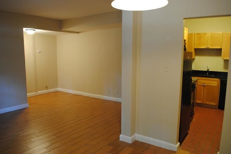 2nd image of 69 Strathmore Rd APT B