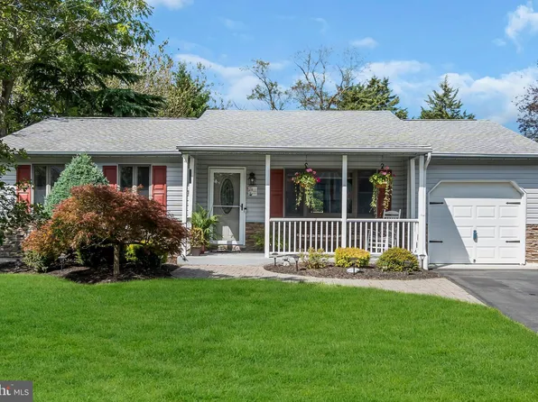 106 Lonny Ct, Toms River, NJ 08753