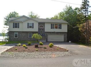 169 Nadine Blvd, Pocono Summit, PA