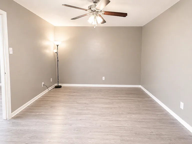 Highlander Apartments — Photo 15