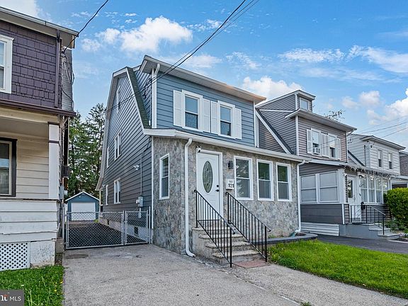 3rd image of 121 Dickinson Ave