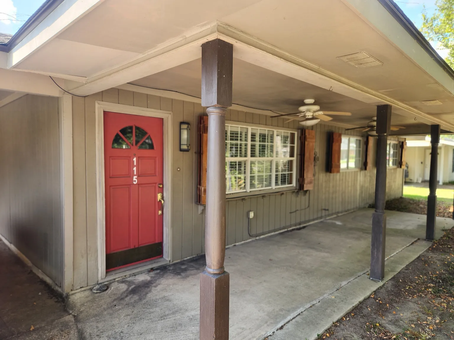3 bed, 1.5 bath, 1400 sqft, $1,600 — Photo 2