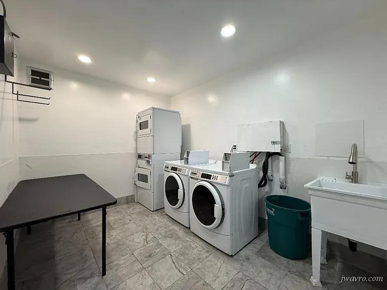690 Bradford St #7 — Photo 12