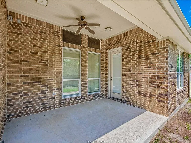 15701 Timber Creek Ln — Photo 23