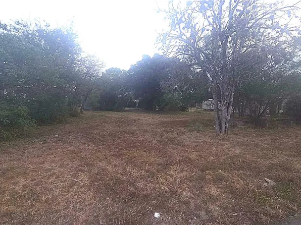 1225 E Henrietta Ave, Kingsville, TX 78363