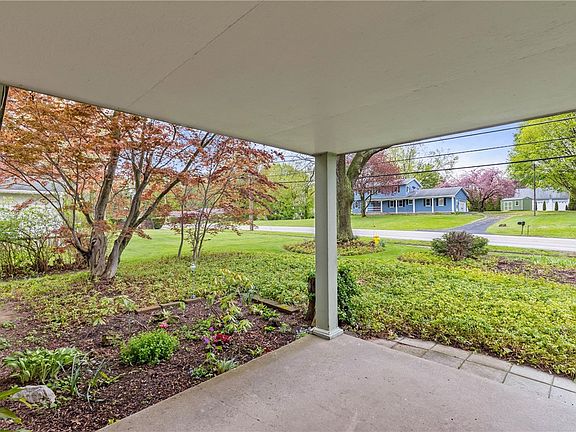 5th image of 496 Westside Dr