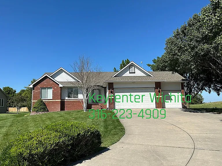 200 Sienna Dr — Photo 1