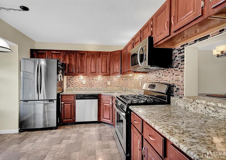 1st image of 51 Daniel Dr