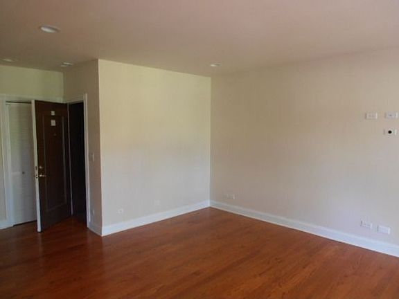 5th image of 6100 N Talman Ave #D1