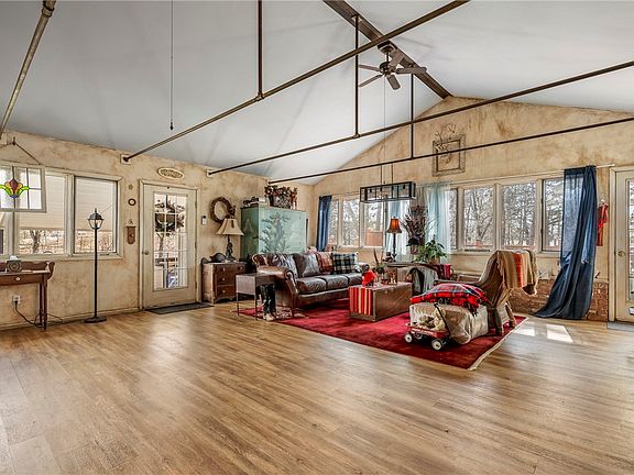 5th image of 1 Puckett Rd