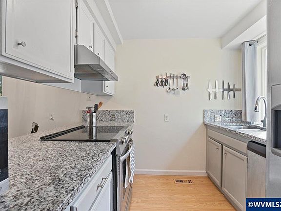 3rd image of 1450 SW Bridlewood Dr APT 1