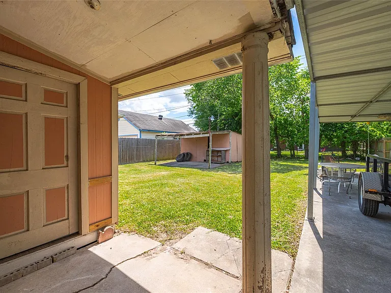 718 E Belmont St — Photo 12
