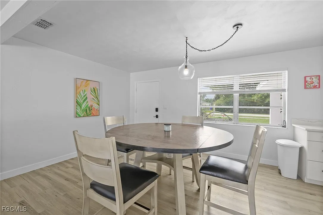 3 bed, 2.0 bath, 1144 sqft, $3,000 — Photo 3