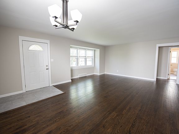 3rd image of 10780 Woodview Blvd